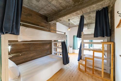 3 bunk beds