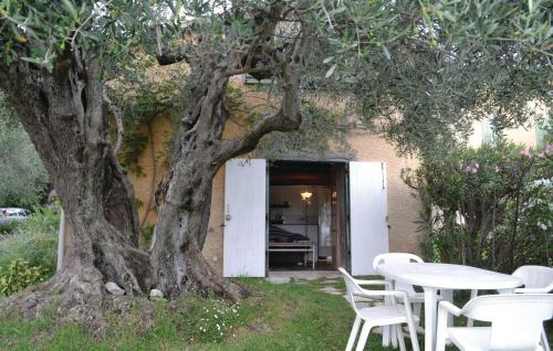 Holiday Home La Trinite - image 2
