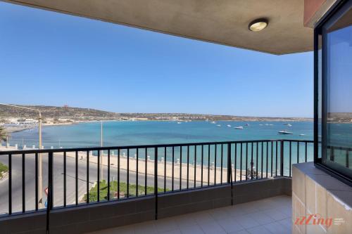 Seafront 2 Bedroom Apartment overlooking Bay 1