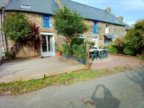 Maison de 2 chambres avec jardin clos et wifi a Cancale gîte à louer La Houle