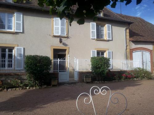 Ieeja, propriété familiale MERLE proche PARAY LE MONIAL (propriete familiale MERLE proche PARAY LE MONIAL) in Saint-Christophe-en-Brionnais