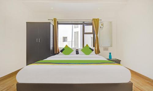 Deluxe Double Room image 9