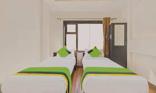 Deluxe Double Room image 8