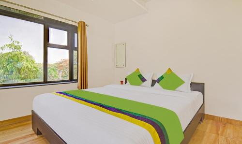 Deluxe Double Room image 7