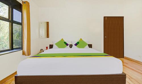 Deluxe Double Room image 5