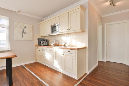 Apartment with Balcony image 5
