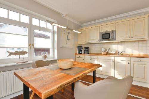 Apartment with Balcony image 6