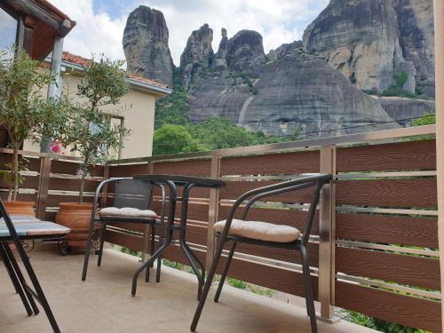 The house under the rocks of Meteora 1