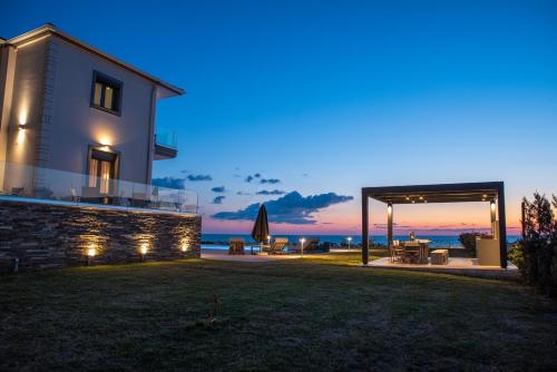 Mirazur Seafront Sunset Villa