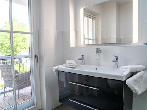 Apartment with Balcony image 4