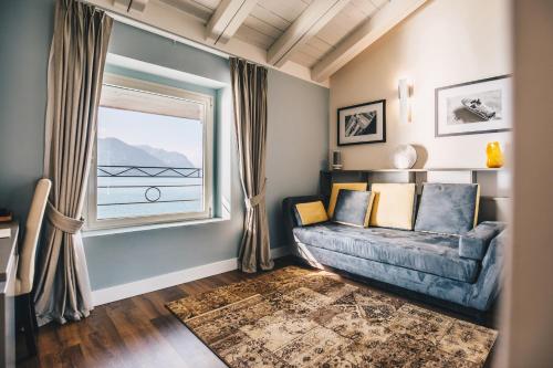 1 queen bed, 1 sofa bed