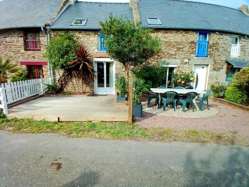 Maison de 2 chambres avec terrasse amenagee et wifi a Cancale gîte à louer La Houle