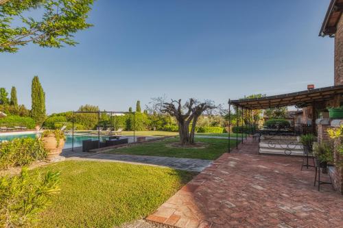 Seven-Bedroom Villa image 9