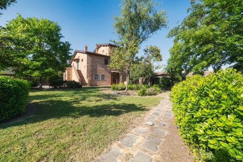 Seven-Bedroom Villa image 4
