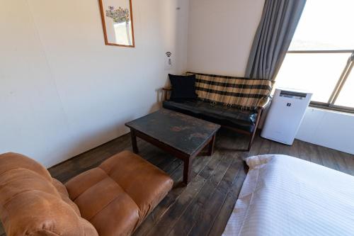 3 twin beds