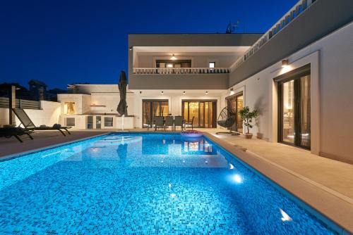 Luxury Villa Mia - Sevid - Accommodation