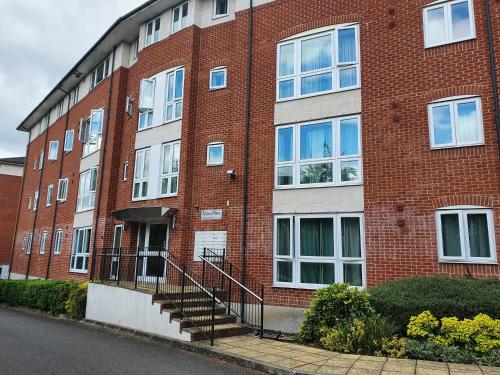 Picture of 2 Bed Apt Near Hatfield Station Free Parking