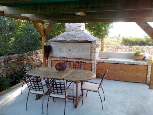 Studio apartman T and T in Razanac