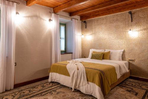 Superior Double Room image 1