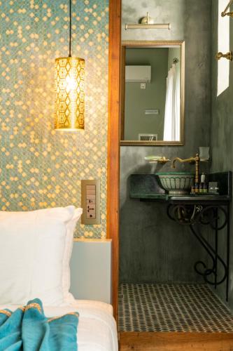 Superior Double Room image 6