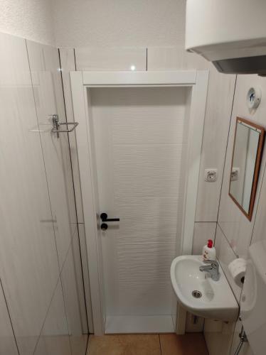 Double Room image 10