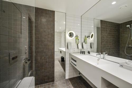 Clarion Hotel The Edge - image 4