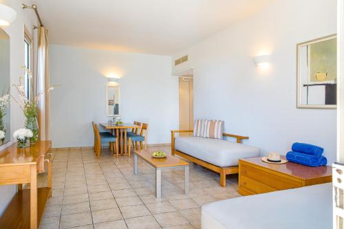 Two-Bedroom Suite image 10