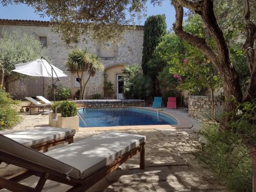 La Maison Des Autres, piscine chauffée, chambres d'hôtes proches Uzès, Nîmes, Pont du Gard