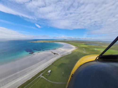 Vaade, Kirkapol Beach Pod Sleeps 2 with Views in Isle of Iona