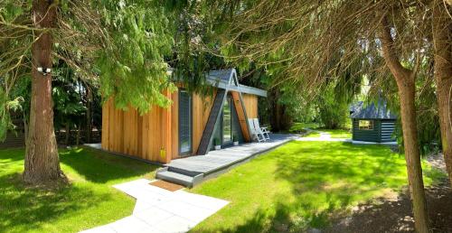 Royal Snug & Wee Snug Cabins - Dundee