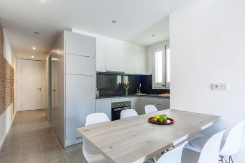 Aparteasy - Deluxe Family Apartments with Pool