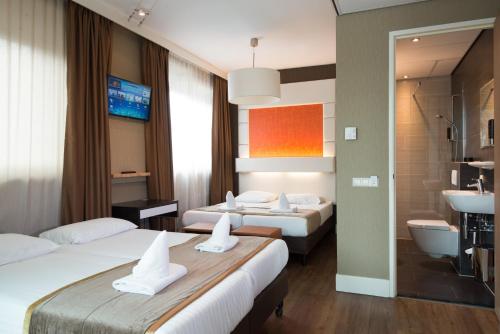 Quadruple Room image 3