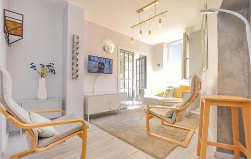 Stunning Apartment In Hyres With 1 Bedrooms - Location saisonnière - Hyères