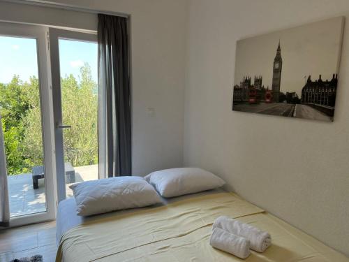 Studio Apartment image 8