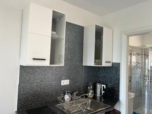 Studio Apartment image 6