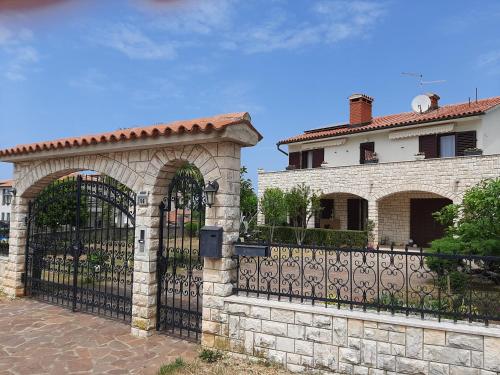  Apartments Mihael and Melani, Pension in Poreč