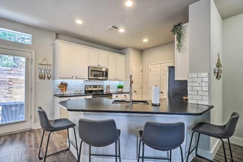 Lago Vista Waterside Retreat with Lake Access in Lago Vista, USA