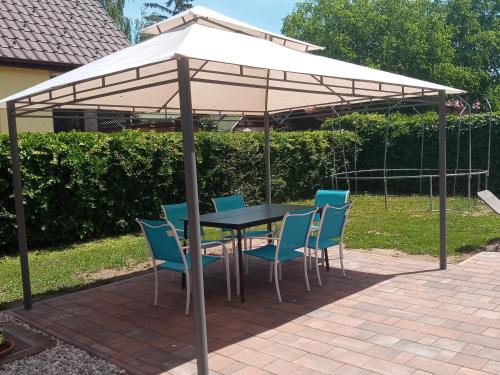  Napsugár apartmanház in Balatonlelle