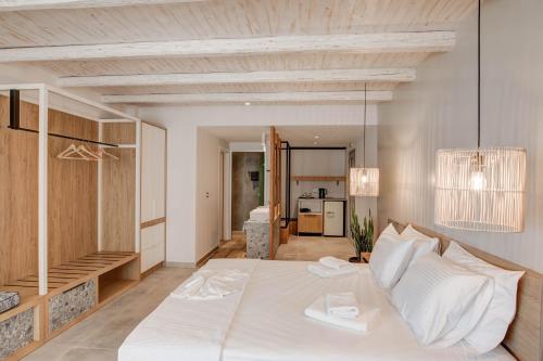 Honeymoon Suite with Sea View image 3