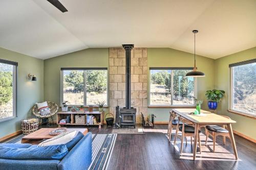 Cozy Remote Retreat • Mountain Views • Stargazing in Crestone, USA