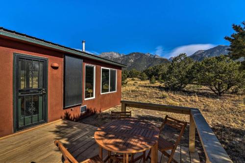 Cozy Remote Retreat • Mountain Views • Stargazing