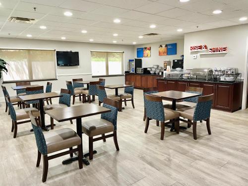 Comfort Inn & Suites Gordon Hwy - image 4