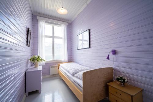 Single Room with Shared Bathroom