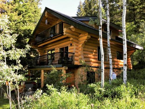 A Suite Retreat - Beyond Bed & Breakfast - Accommodation - Sun Peaks