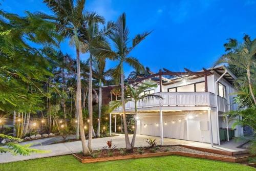 BERRIMA LUXE - Noosa Hill Home - Heated Pool photo 1