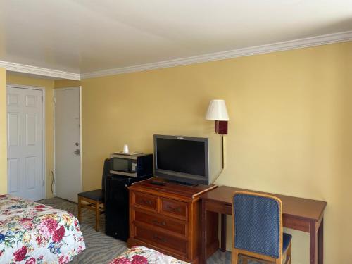 Downbeach Inn - image 13