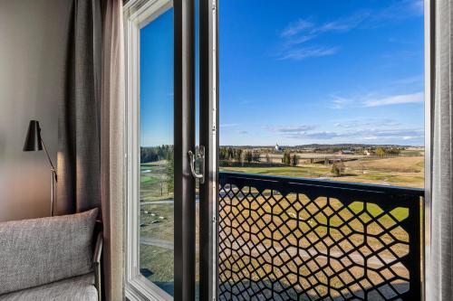 364464170 Lily Country Club