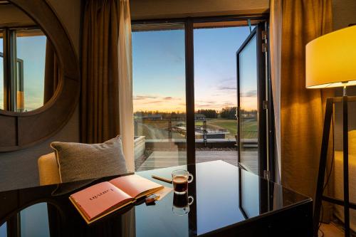 364464216 Lily Country Club