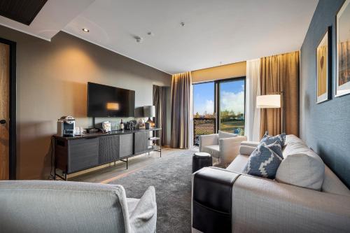 364464338 Lily Country Club