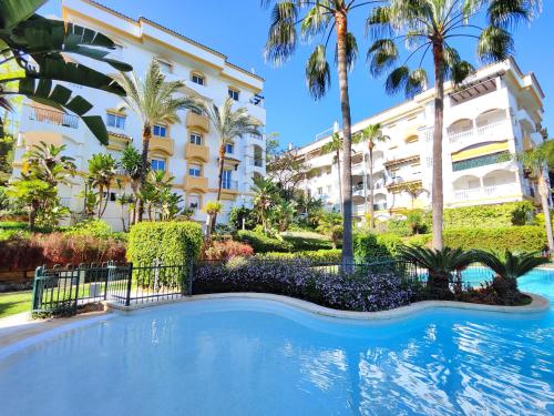 ✰ Luxurious 5 Bedroom Penthouse. Sea Views. Hot Tub. Bbq. Golden Mile - Marbella